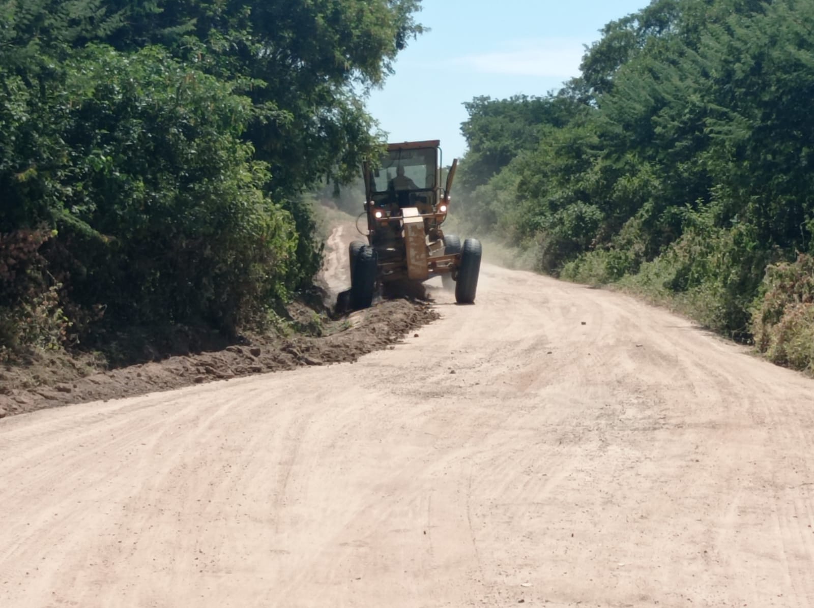 PREFEITURA SEGUE COM INTENSO TRABALHO DE RECUPERAÇÃO DAS ESTRADAS VICINAIS